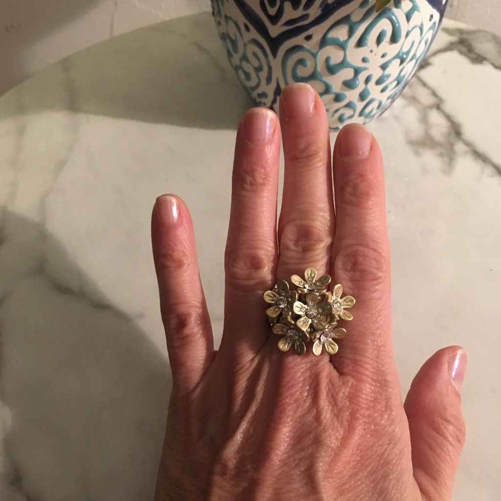 Sale Gorgeous Flower Ring With Stretch Band
